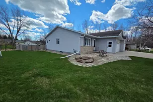 2209 Virginia Dr, Manitowoc, WI 54220 - Photo 2