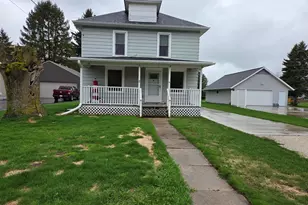 713 Forest Home Dr, Francis Creek, WI 54220 - Photo 2