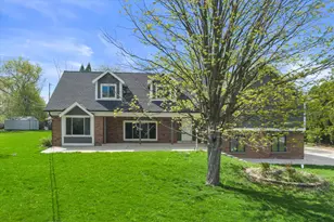 2003 S Valley Spring Dr, New Berlin, WI 53151 - Photo 10