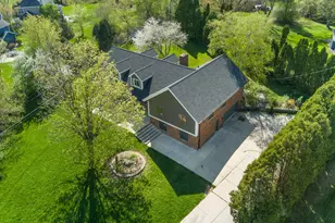 2003 S Valley Spring Dr, New Berlin, WI 53151 - Photo 8