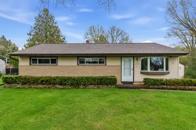 W202N9524  Club Cir, Menomonee Falls, WI 53051 - Photo 22