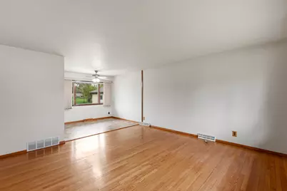 W202N9524  Club Cir, Menomonee Falls, WI 53051 - Photo 6