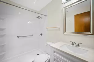 1654 S Carriage Ln, New Berlin, WI 53151 - Photo 20