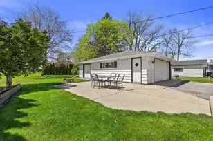 2849 Arrowhead St, Racine, WI 53402 - Photo 2