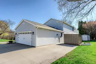 1148 Riverbend Dr, Hartford, WI 53027 - Photo 4