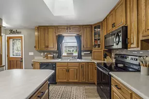 W229S8610 Big Bend Dr, Vernon, WI 53103 - Photo 4