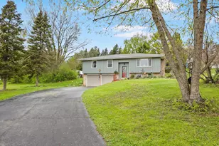 W293S3017 Ancestral Dr, Genesee, WI 53188 - Photo 2