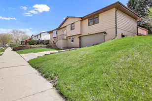 1513 Roosevelt Dr, West Bend, WI 53090 - Photo 32