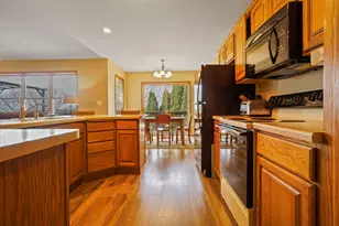 206 Sunset Ct, Mayville, WI 53050 - Photo 8