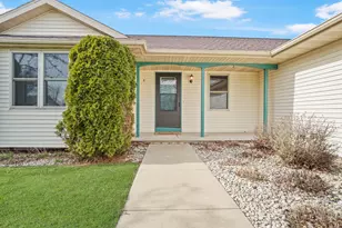 206 Sunset Ct, Mayville, WI 53050 - Photo 2
