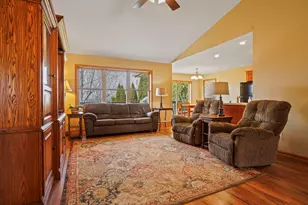 206 Sunset Ct, Mayville, WI 53050 - Photo 4