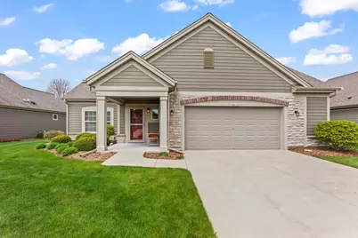W179N11507  Blackstone Cir, Germantown, WI 53022 - Photo 1