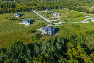 W339S271 Foxtail Ct, Delafield, WI 53066 - Photo 4