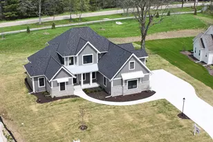 254 River Oaks Cir, Delafield, WI 53018 - Photo 2