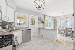 323 S Worthington St, Oconomowoc, WI 53066 - Photo 6