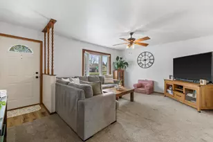 4901 Regal Ct, Racine, WI 53406 - Photo 4