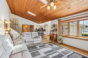 N111W16636 Esquire Ct, Germantown, WI 53022 - Photo 10