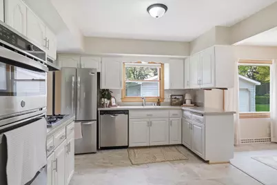 5400  Mansfield Dr, Greendale, WI 53129 - Photo 8