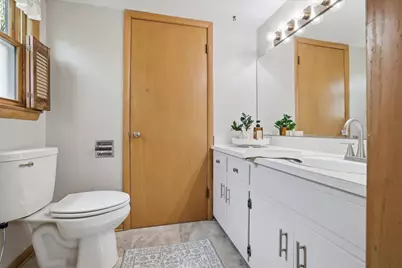 5400  Mansfield Dr, Greendale, WI 53129 - Photo 22