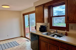 1206 E Cedar Ave, Manitowoc, WI 54220 - Photo 6