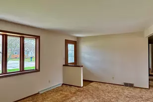 1206 E Cedar Ave, Manitowoc, WI 54220 - Photo 4