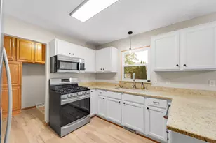 8275 S Parkview Ct, Oak Creek, WI 53154 - Photo 6