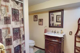 2945 S 104th St, West Allis, WI 53227 - Photo 26