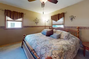 2945 S 104th St, West Allis, WI 53227 - Photo 12