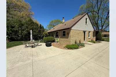 2945 S 104th St, West Allis, WI 53227 - Photo 32