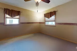 2945 S 104th St, West Allis, WI 53227 - Photo 14
