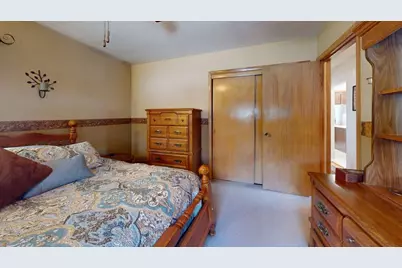 2945 S 104th St, West Allis, WI 53227 - Photo 10