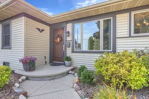 2504 Lakeshore Dr, Sheboygan, WI 53081 - Photo 2
