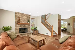 639 Prairie Hill Ave, Mukwonago, WI 53149 - Photo 10