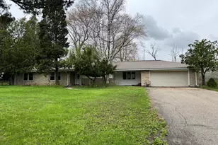 8665 N Hawthorne Rd, River Hills, WI 53217 - Photo 2