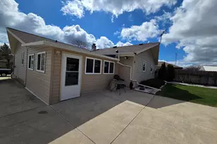 1212 S 35th St, Manitowoc, WI 54220 - Photo 30