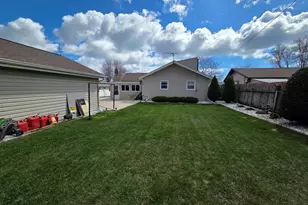 1212 S 35th St, Manitowoc, WI 54220 - Photo 28