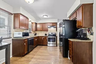 2108 S 72nd St, West Allis, WI 53219 - Photo 8