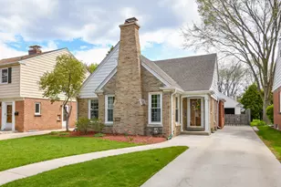 5242 N Bay Ridge Ave, Whitefish Bay, WI 53217 - Photo 1