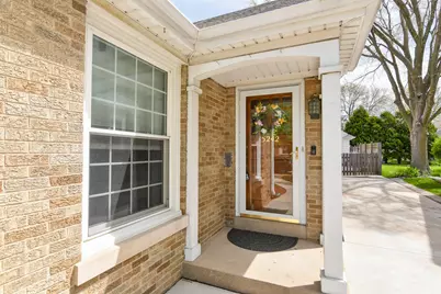 5242 N Bay Ridge Ave, Whitefish Bay, WI 53217 - Photo 2