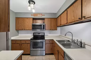 N110W17051 Ashbury Ln, Germantown, WI 53022 - Photo 6