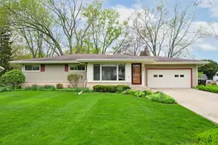 416 S Woodland Dr, Whitewater, WI 53190 - Photo 2