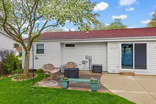 605 Victoria St, West Bend, WI 53090 - Photo 22