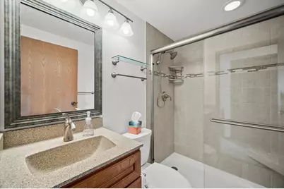 10340 W Parkwood Dr, Franklin, WI 53132 - Photo 6