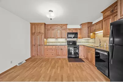 10340 W Parkwood Dr, Franklin, WI 53132 - Photo 12