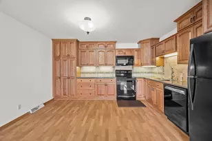 10340 W Parkwood Dr, Franklin, WI 53132 - Photo 12