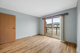 10340 W Parkwood Dr, Franklin, WI 53132 - Photo 8