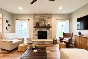 1260 Chippewa Dr, Hartford, WI 53027 - Photo 8