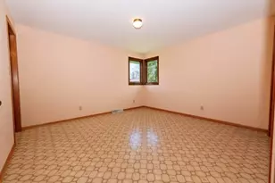 1816 Camelot Blvd, Sheboygan, WI 53081 - Photo 14