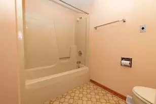 1816 Camelot Blvd, Sheboygan, WI 53081 - Photo 10