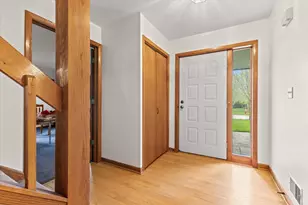 4039 W Cypress Ln, Franklin, WI 53132 - Photo 4